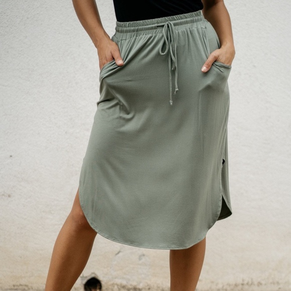 Sozy Camila Midi skirt Small army green